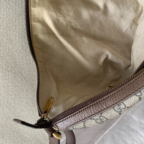 Authentic Gucci Shoulder Bag with 0riginal Receipt - Picture 7 of 9